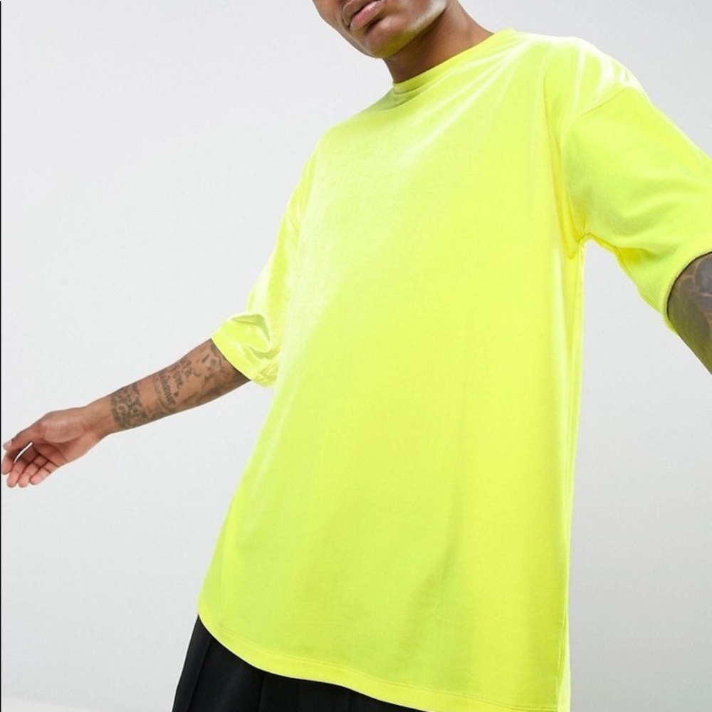 NEON YELLOW TEE